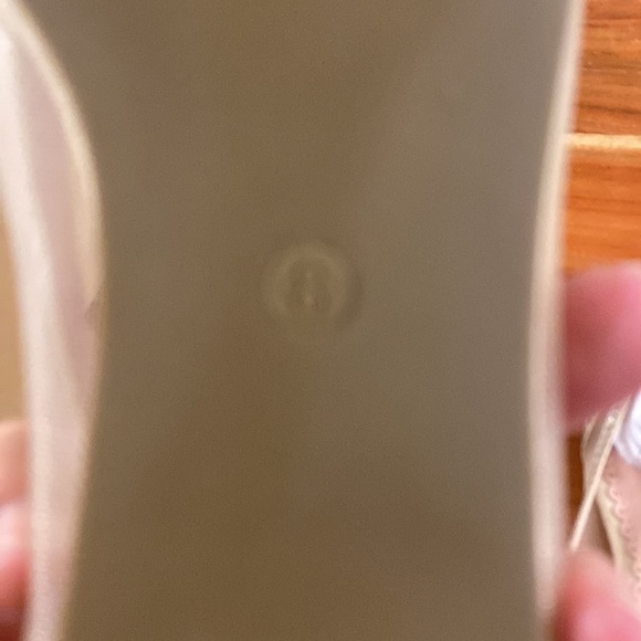 JOURNEE Collection Batavia Flat - Size 8 - Picture 4 of 5